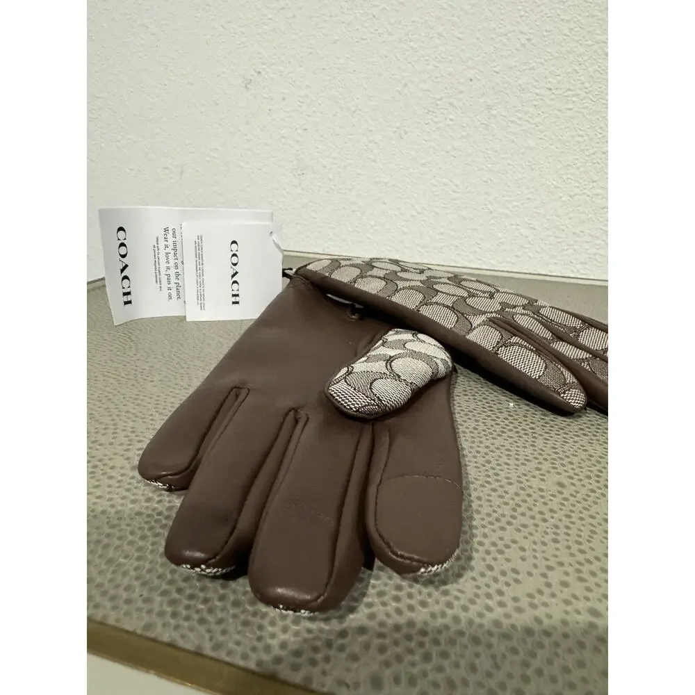 COACH Signature Jacquard Tech Gloves in Oak Sz 7 NWT